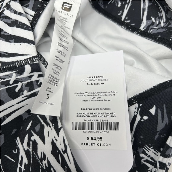 Fabletics Capri Small Black & White Women’s Salar Floral Legging NWT - Picture 4 of 5